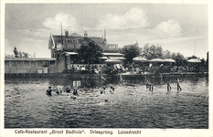 13417 Gezicht op het café-restaurant met openluchtzwembad en terras Groot Badhuis te Oud-Loosdrecht (gemeente ...
